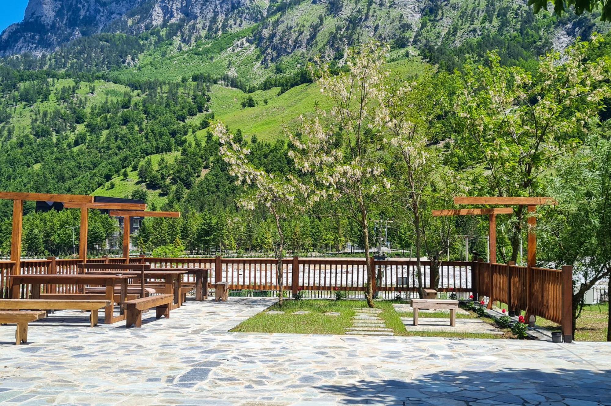 Neokulla Hotel - By Kol Gjoni 瓦勒博内 外观 照片